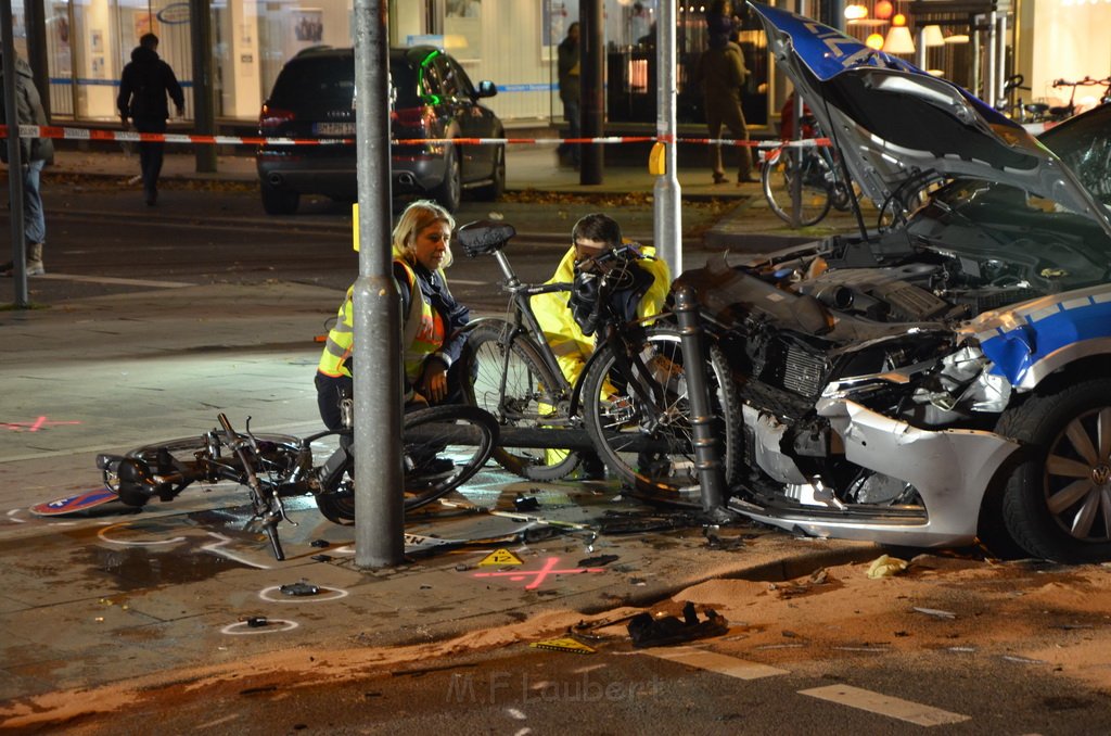 VU Pol Pkw Koeln Mitte Hahnenstr Im Laach P138.JPG